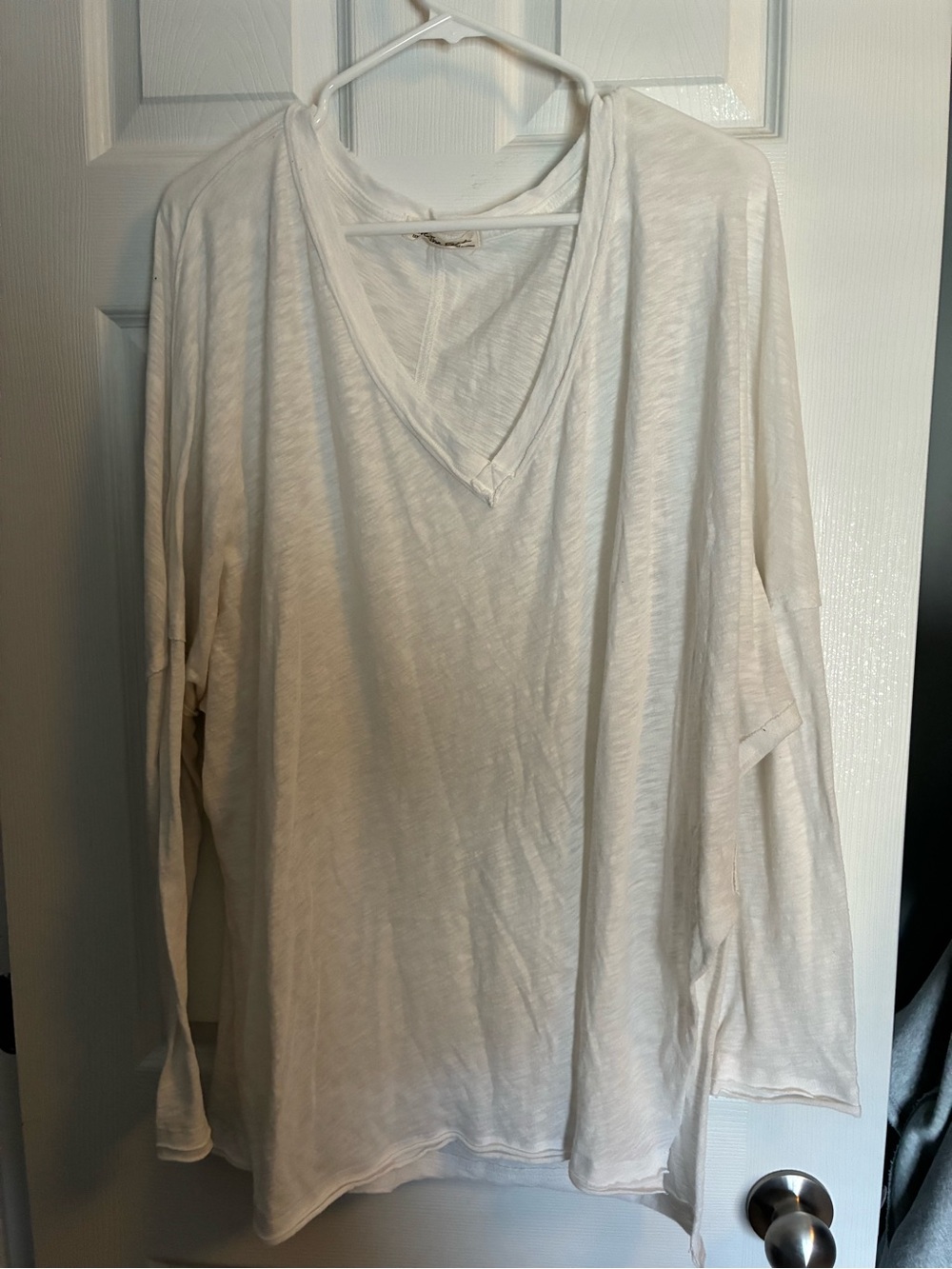 We The Free Lightweight White V-Neck Size XL